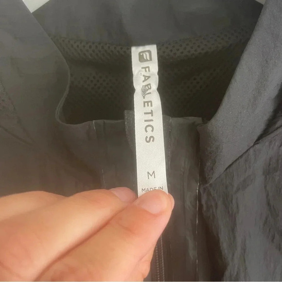 Fabletics Black Nylon Kennedy Vest Black Size Medium Mesh Lining Hooded Sporty - Picture 7 of 9